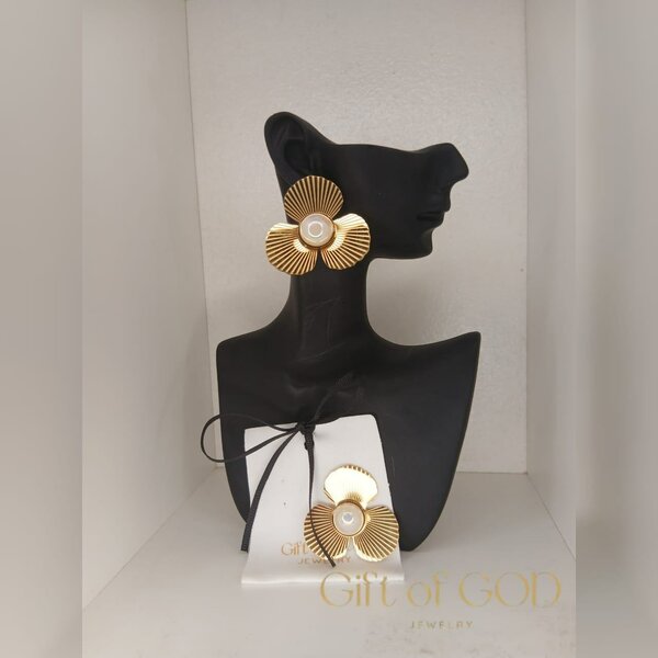 Boucles d'oreilles dorées élégantes