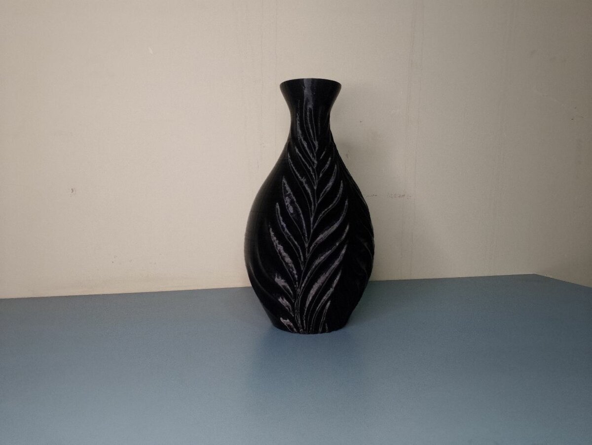 Noir leaf vase