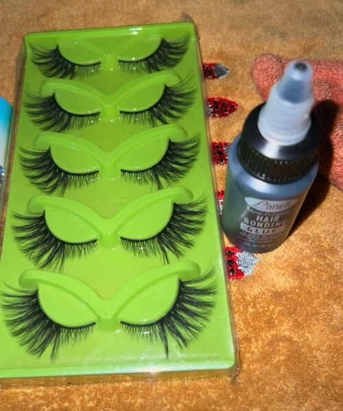 Extension de cils et colle