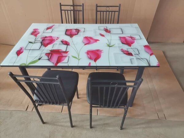 Table à manger design floral