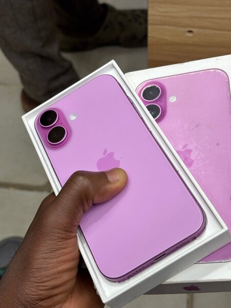 iPhone 16 simple