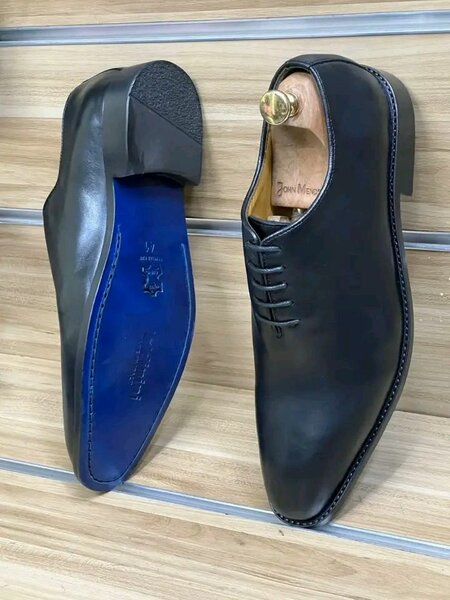 Chaussures habillées en cuir noir