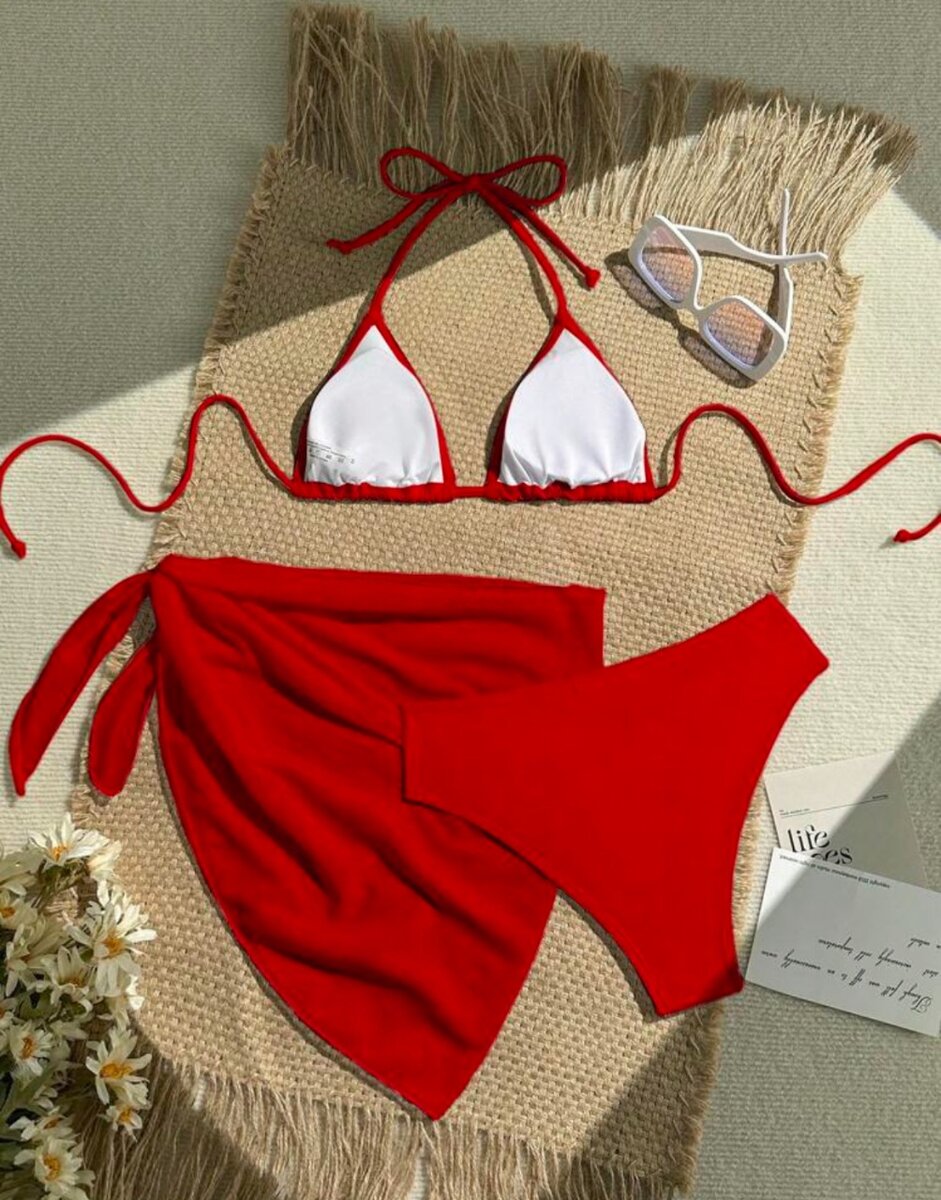 Bikini rouge avec paréo élégant