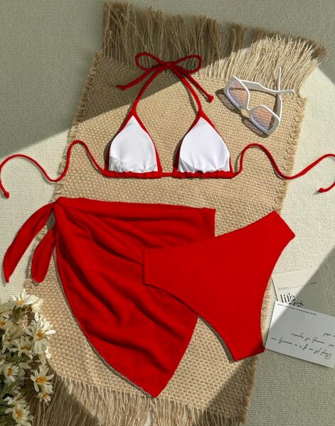 Bikini rouge avec paréo élégant