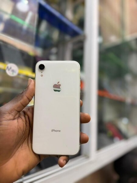 iPhone XR et 12 Pro Max - Occasion
