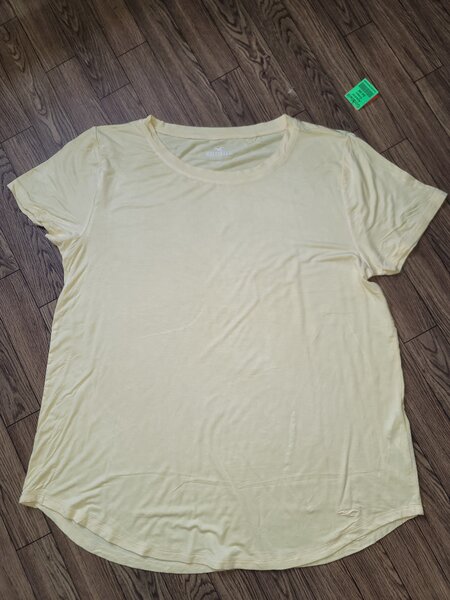 HoLISTER tee shirt. 10/10