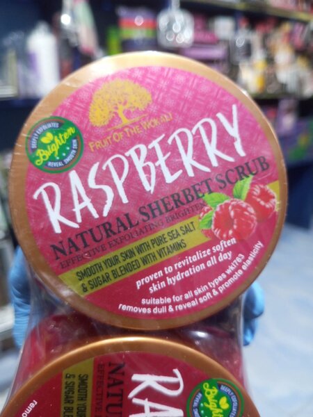 Fruit of the Earth Gommage au Sherbet Framboise