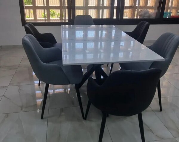 Table à manger design moderne