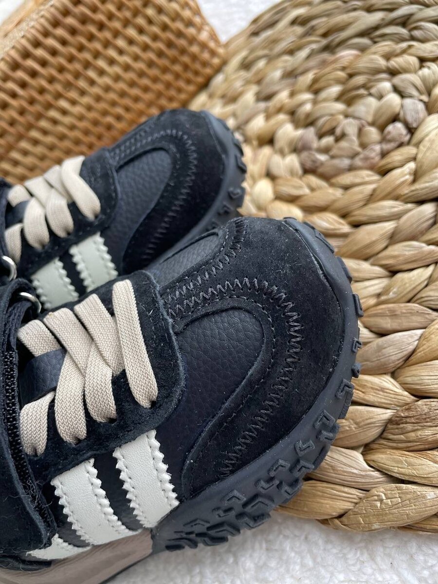 Кроссовки Адидас