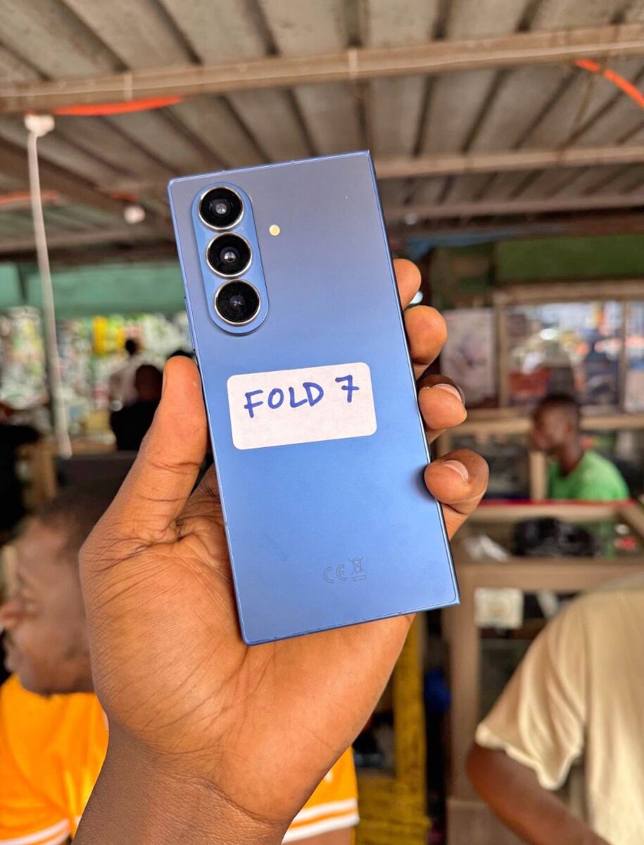 Smartphone pliable Fold 7