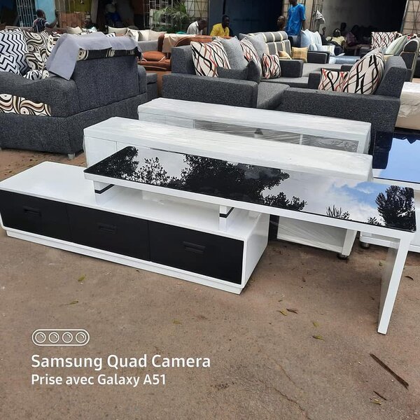 Table basse moderne avec rangement