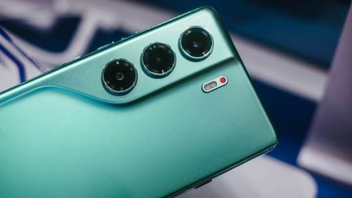 Tecno Camon 40