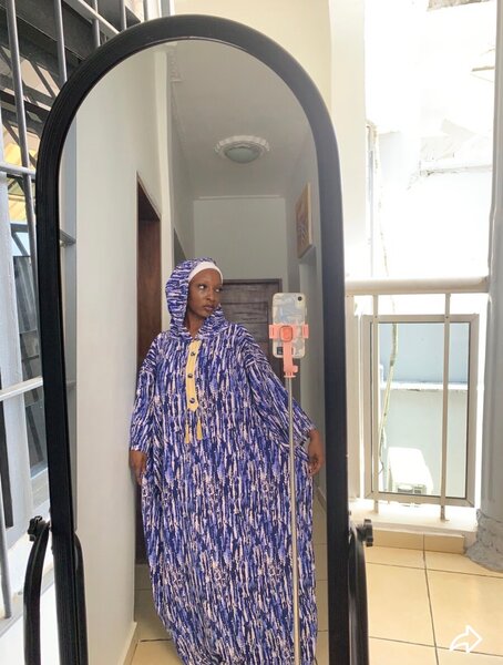 Robe à capuche imprimée