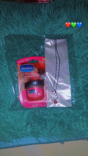 Baume à lèvres et collier