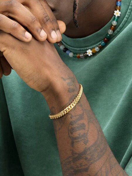 Bracelet et anneau dorés élégants