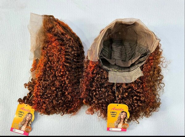 Perruque bouclée naturelle