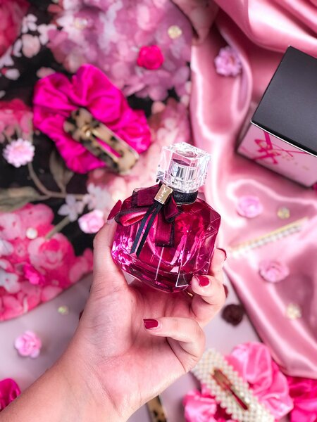 YvesSaintLaurent(parfum doux et agréable)