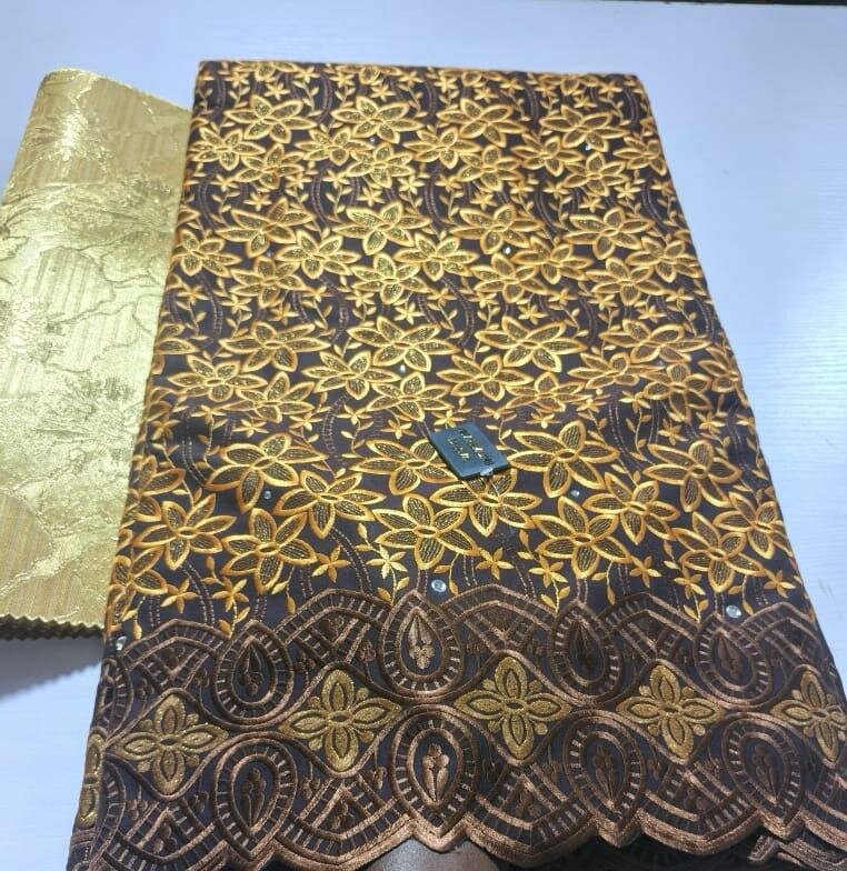 Tissu Brodé Africain Élégant