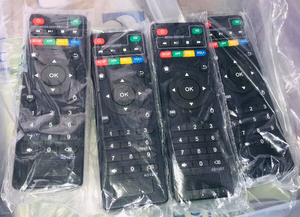 TÉLÉCOMMANDE TV BOX UNIVERSEL