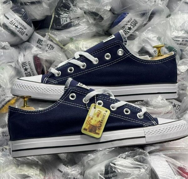 Converse bleu nuit