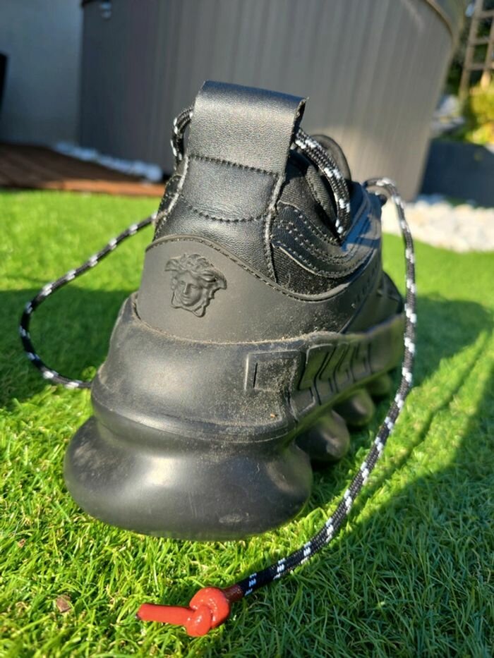 Chaussures noires de sport versatiles