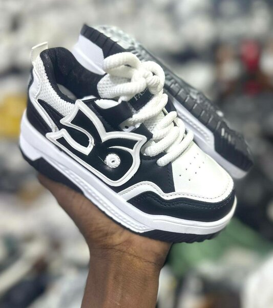 Chaussure élégante pour enfant