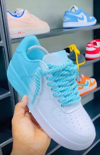 Baskets blanches et bleues