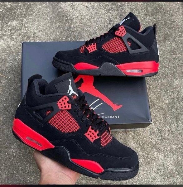 Jordan 4 sneaker