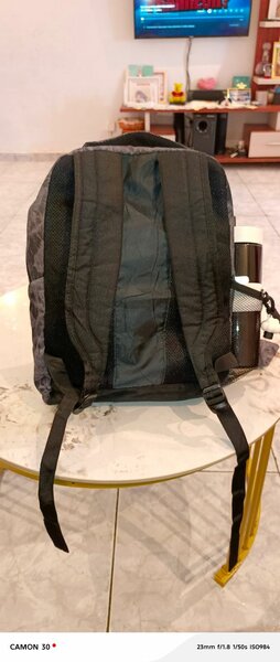 Sac à dos élégant et bouteille