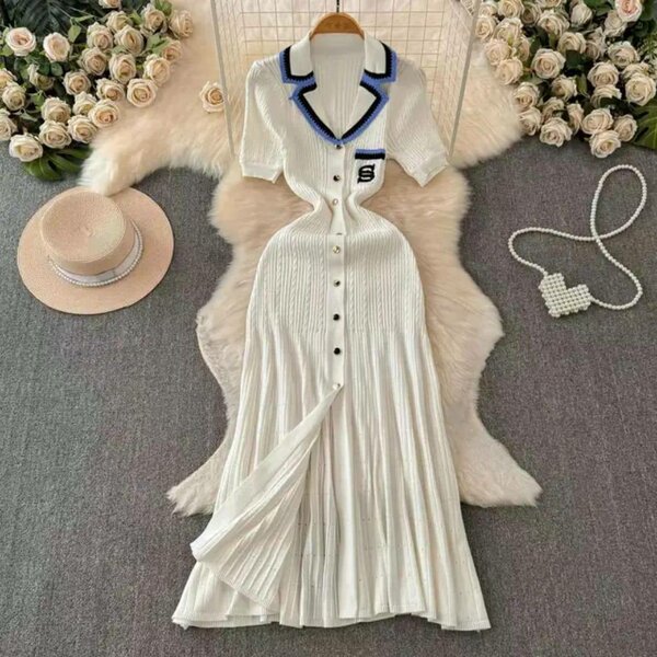 Robe chic boutonnée en maille