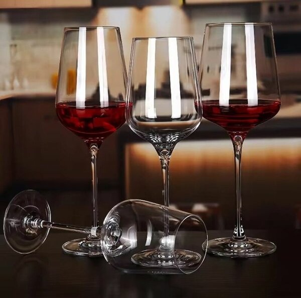 Verres à vin élégants