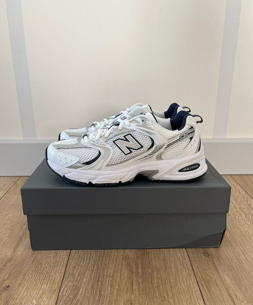 UNE CHAUSSURE NEW BALANCE ORIGINALE