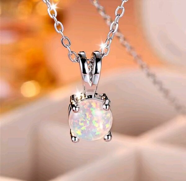 Collier en argent avec pierre opale