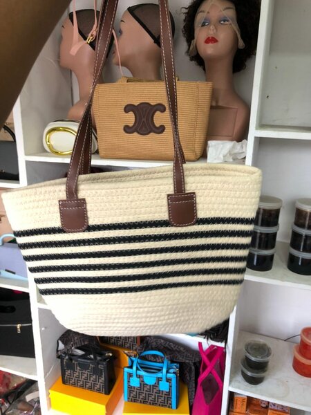 Sac à main en paille rayé