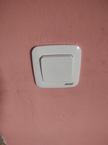 Interrupteur mural Focus moderne