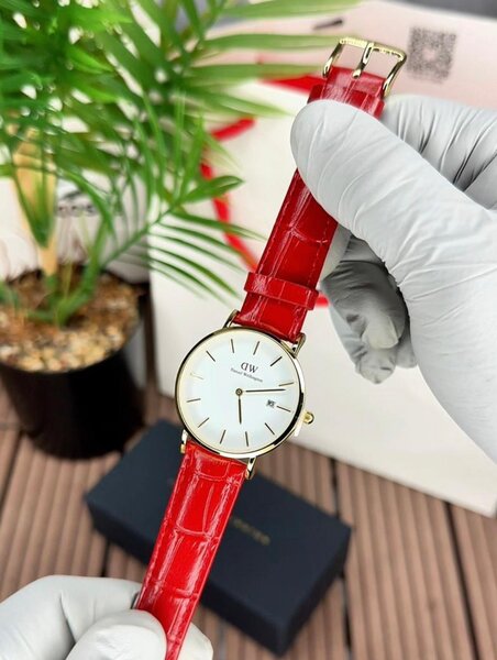 Montres Élégantes Dames DW