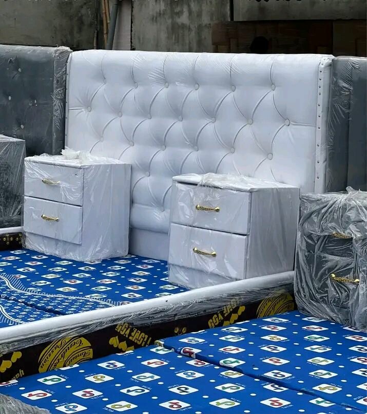 Lit Double en Similicuir