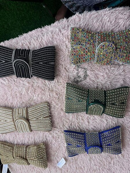 Pochette soirée strass élégante