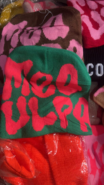 Bonnet coloré hiver graffiti