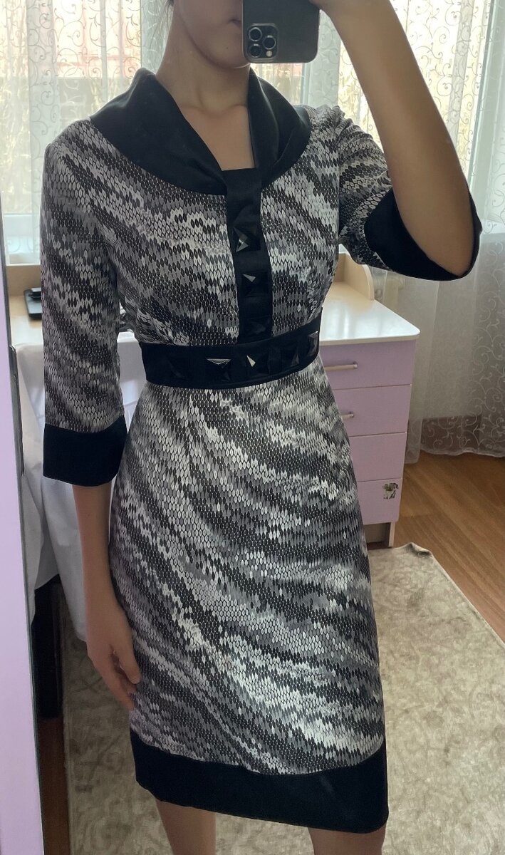 ШЕЛКОВОЕ ПЛАТЬЕ