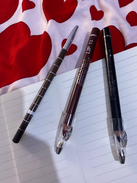 Crayons à lèvres Jontué