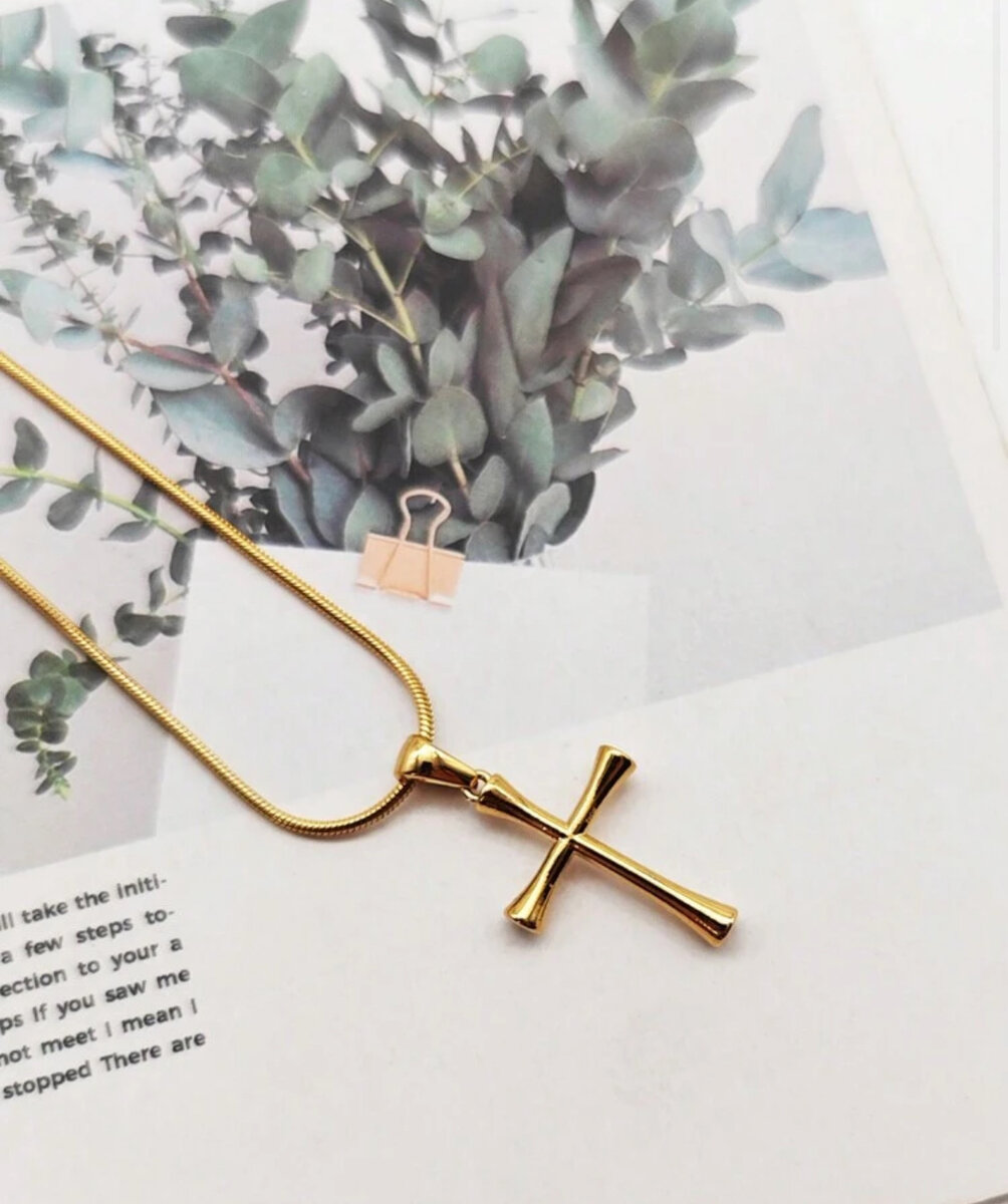 Collier pendentif croix en or