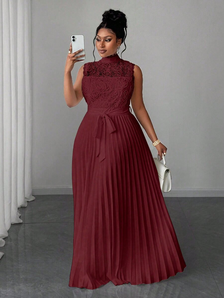 Robe élégante en dentelle plissée