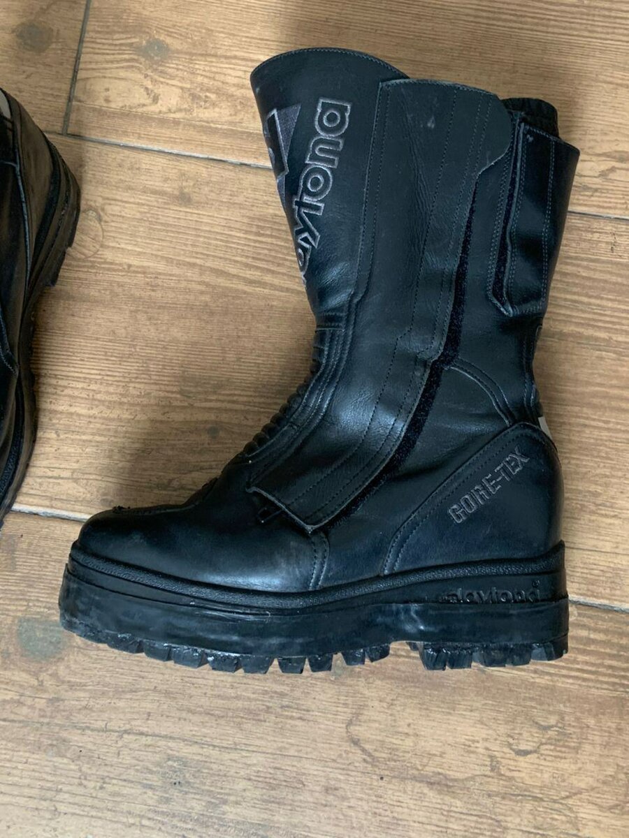 Biker boots