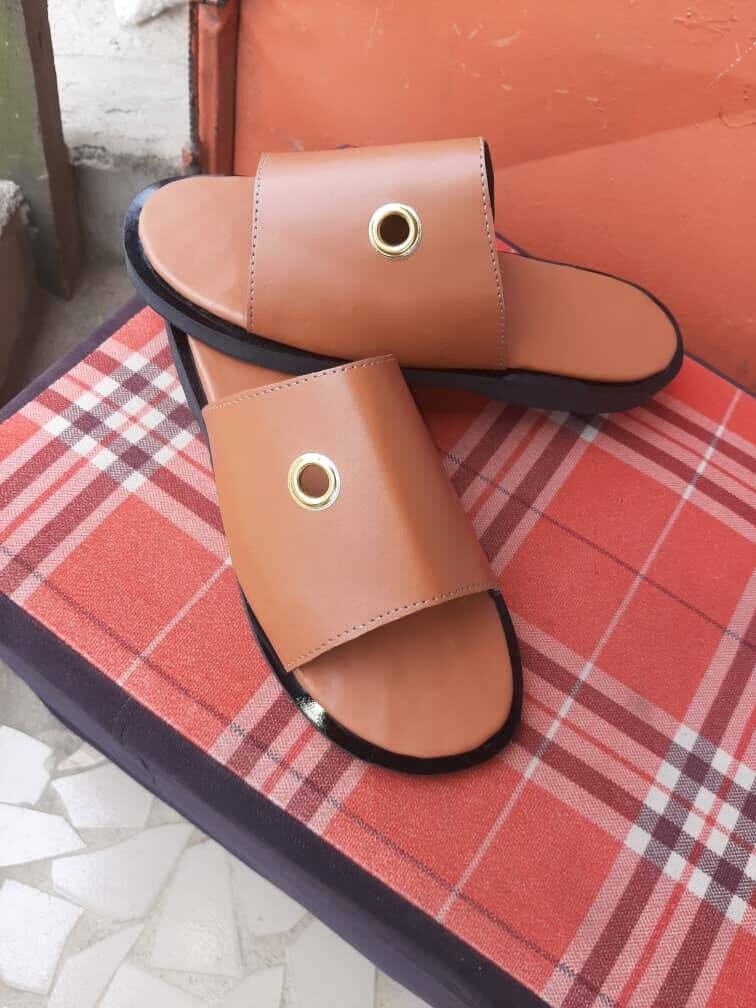 Sandales en cuir et paille