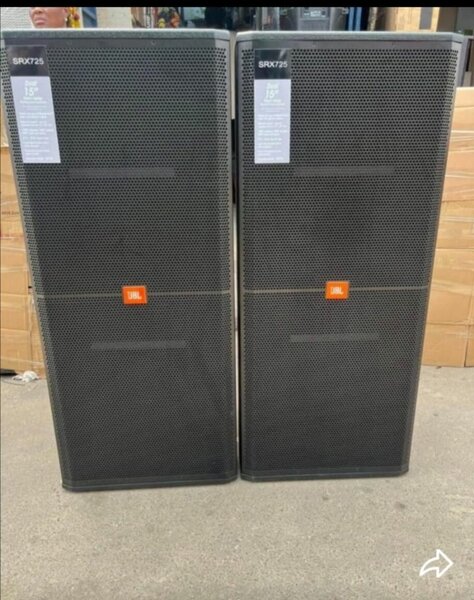 Enceintes JBL SRX725 Puissance