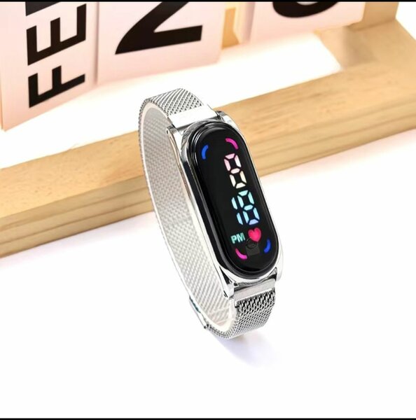 Montre tactile argentée