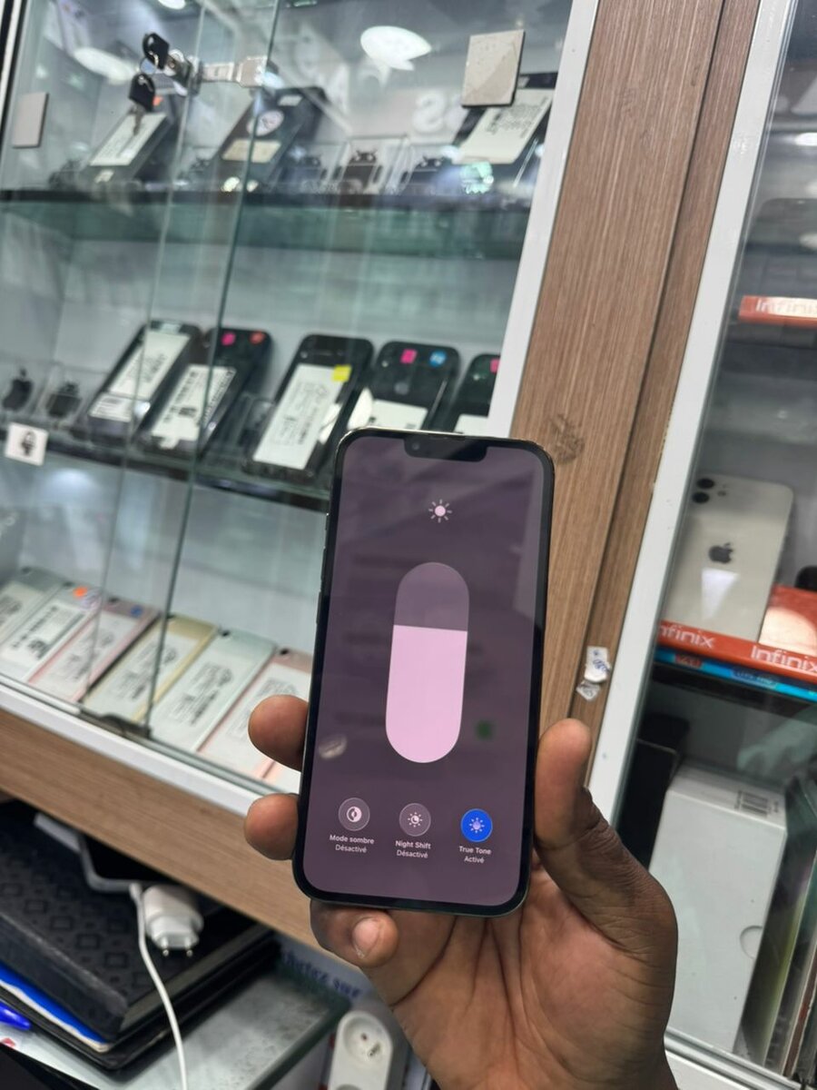 13 pro sans message juste peti