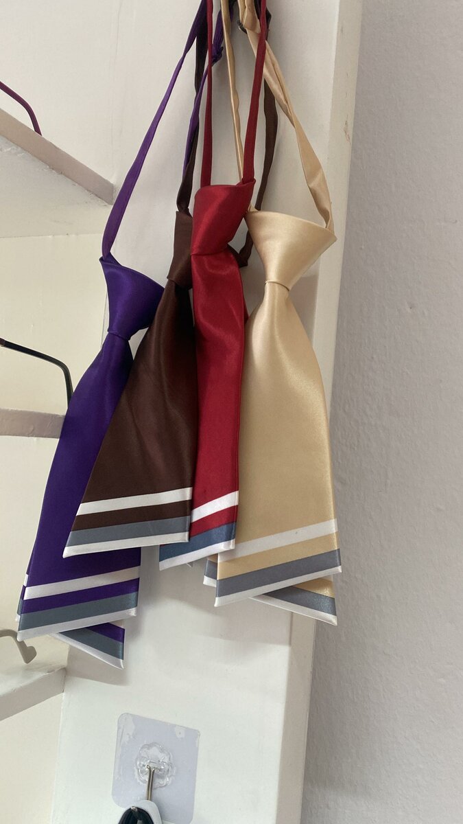 Fausse cravate décorative pour femme