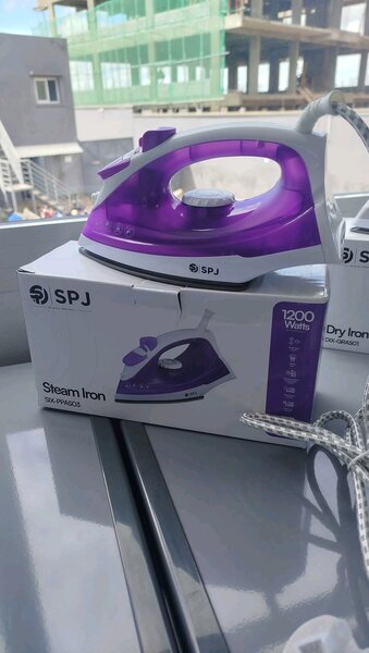 Fer à repasser vapeur 1200W